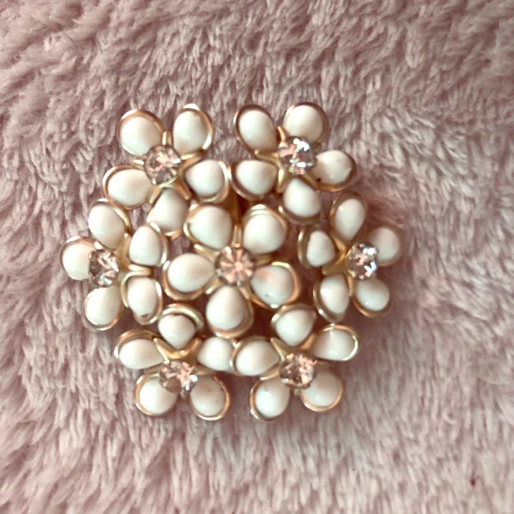 Vintage Clip On / Rhinestones & plastic flowers